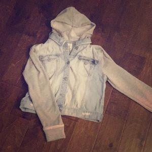 . ° blue denim jacket w/ knit sleeves.